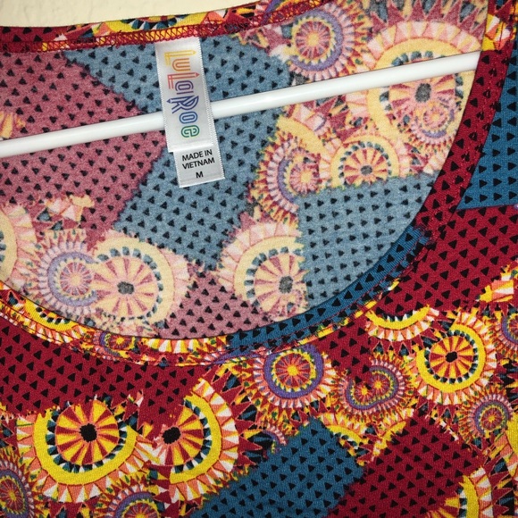 New with tags Lularoe Classic T Sz medium - Picture 3 of 4